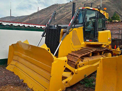 Alquiler de tractores sobre orugas en Lima Peru | RentaGroup